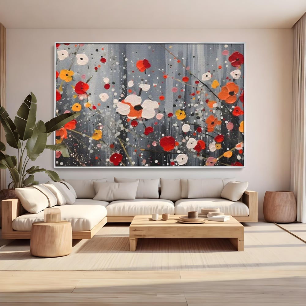 Tablou canvas cu pictura abstracta cu flori si stropi, in rama de aluminiu argintiu, pe perete intr-un living